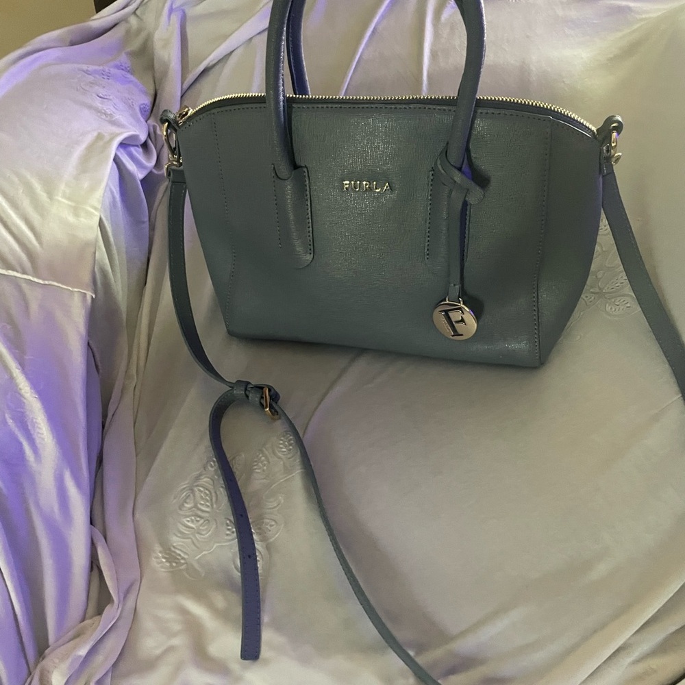 Furla blue hand bag clean inside and outside - Picture 2 of 6